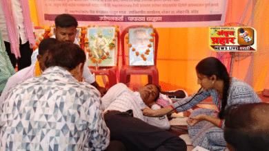 Photo of भोकर उपविभागी अधिकारी कार्यालयासमोर पापाराव चव्हाण करताहेत आमरण उपोषण